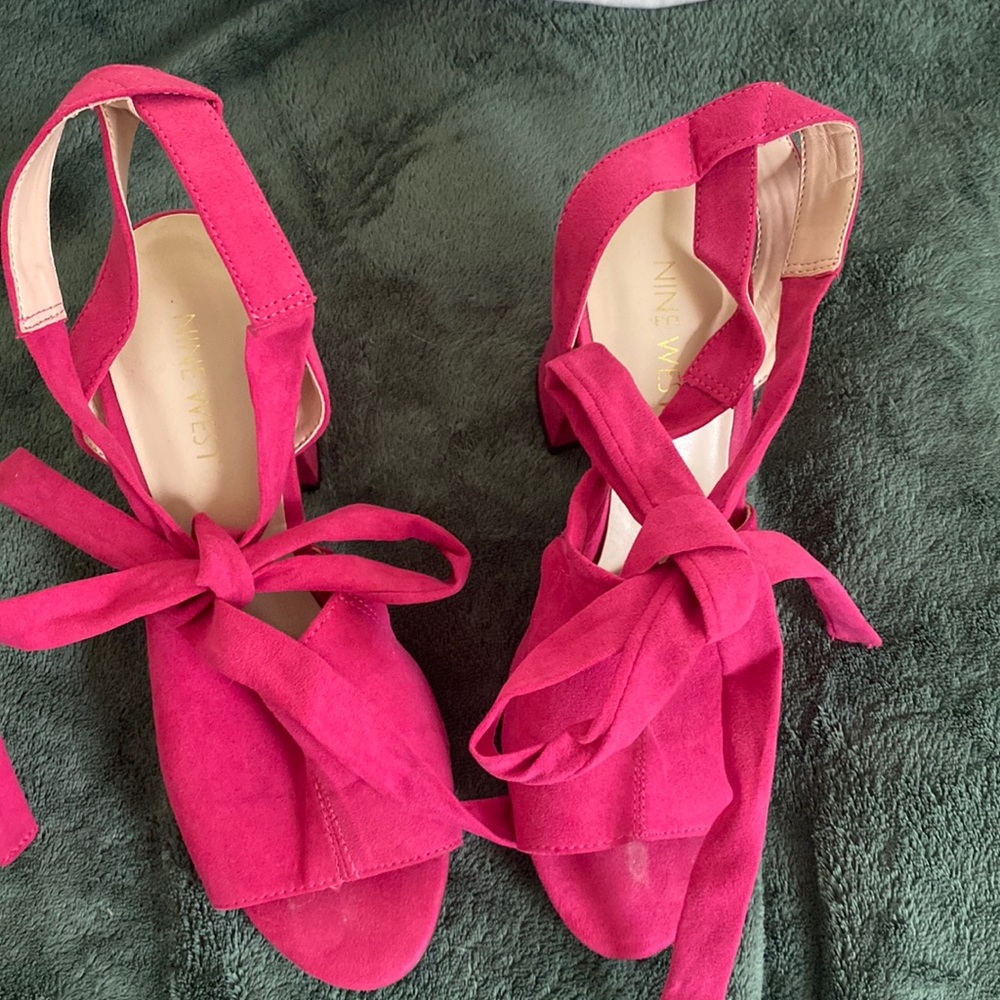 Fun Nine West Hot Pink Strappy Pumps sized 6M